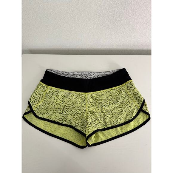 Lululemon Women’s Running Workout Shorts Size 6 Yellow Black Speed Dotty Dash - Picture 1 of 8
